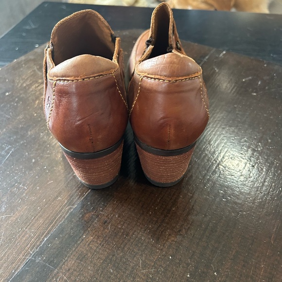 Womans Classic Brown Leather low Boots - Picture 3 of 5